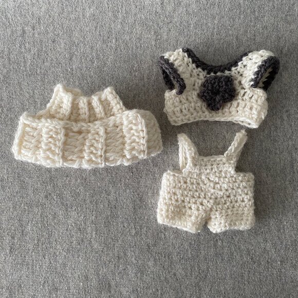 Handmade Crochet Cute White Grey Holiday Winter Outfit for 17cm Doll 3-Piece Set - Picture 5 of 6